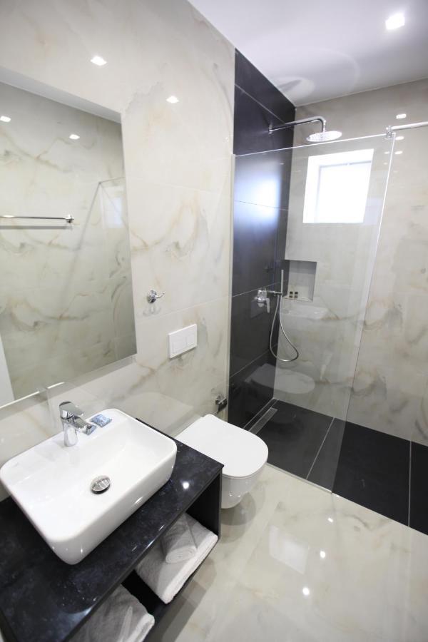 Sea Breeze Villa Sarande Exterior photo