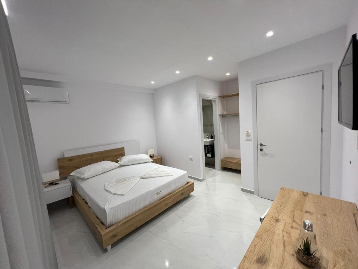 Sea Breeze Villa Sarande Exterior photo